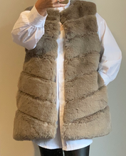 Load image into Gallery viewer, Faux Fur Gilet
