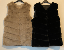 Load image into Gallery viewer, Faux Fur Gilet
