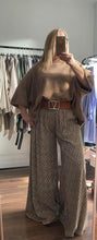 Load image into Gallery viewer, V Buckle Belt
